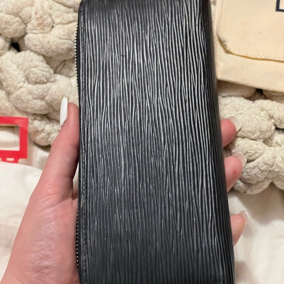 🚫SOLD🚫Louis Vuitton Clemence Epi Noir Wallet - Picture 6 of 12